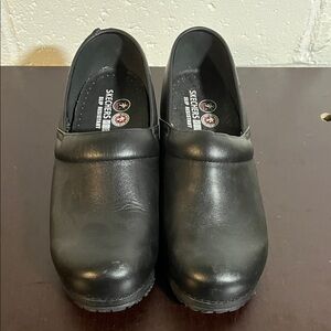 Skechers Work Women’s Skip Resistant Clogs